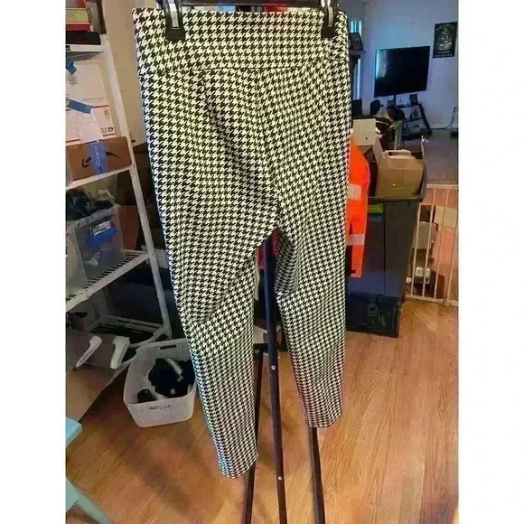 Small SOHO Ankle B& W Houndstooth pant - Picture 5 of 7